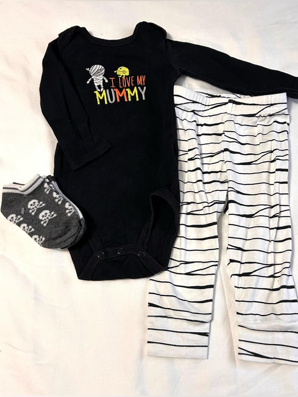 12 Month Halloween Carter’s Little Mummy Set and Skull Socks Like New!